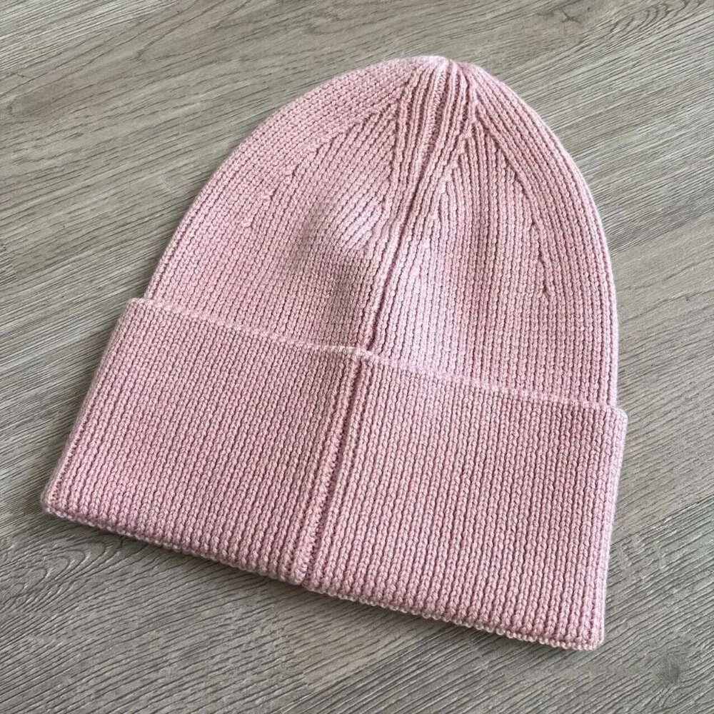 NWT Moose Knuckles Women's knit Rose Smoke Snowbank Beanie 100% Merino Wool